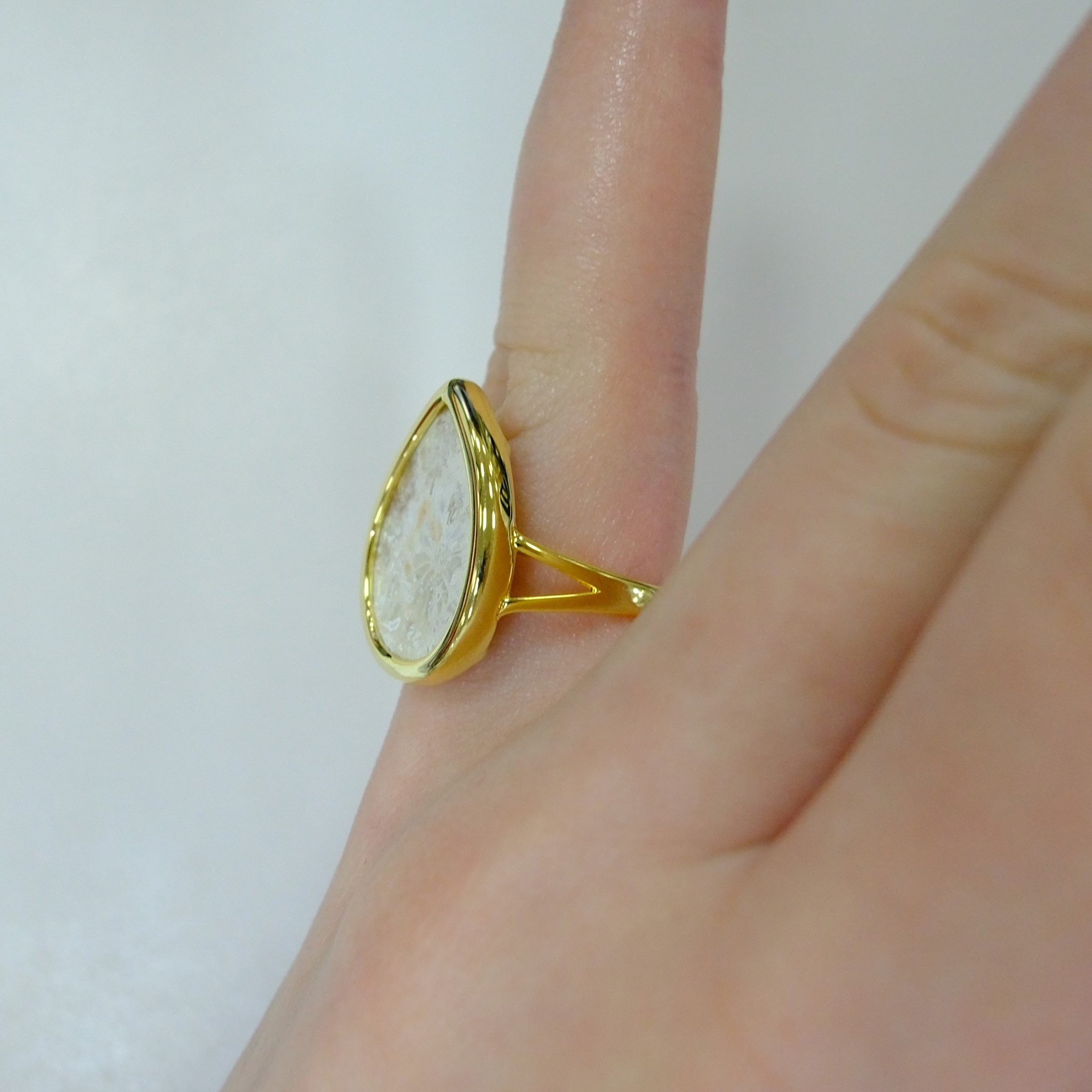 Серебряное кольцо с Хризантемовым кораллом